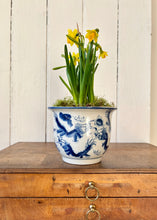 Load image into Gallery viewer, A blue and white oriental style planter
