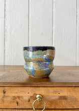 Load image into Gallery viewer, A studio pottery mug or pot
