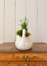 Load image into Gallery viewer, White swan vase
