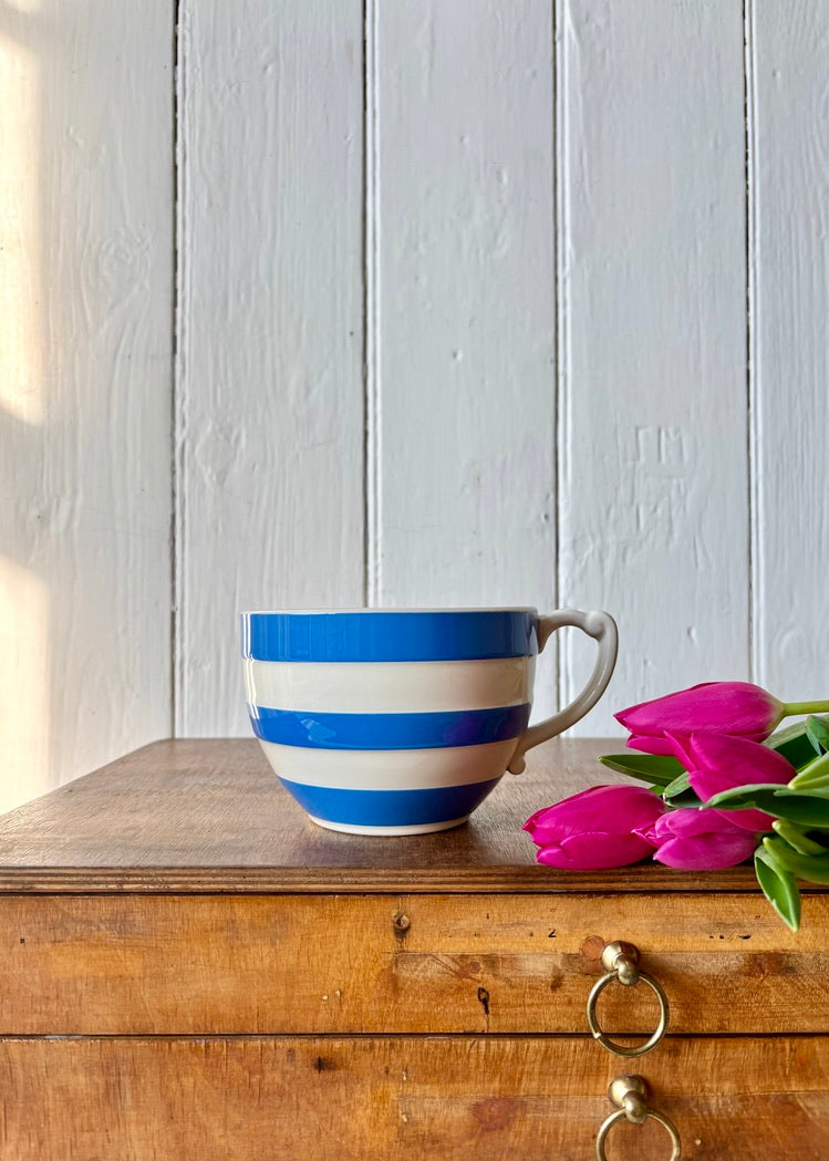 Extra large blue and white striped tea cup