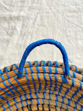 Load image into Gallery viewer, Large round handmade sea grass and twine tray with twin handles
