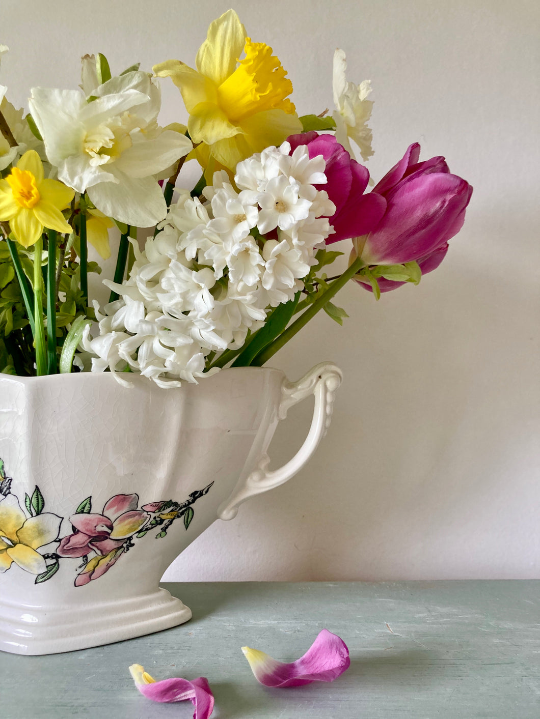 Royal Winton Magnolia mantle vase with original china frog